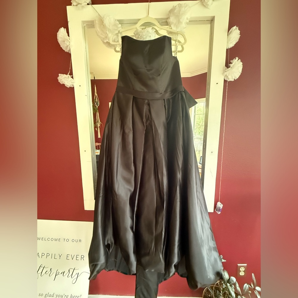 Elegant Black Ball Gown with high thigh slit - Picture 3 of 5
